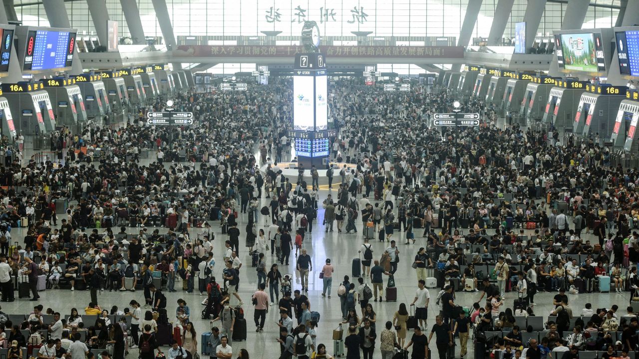Passengers crowd a railway station in Hangzhou in China's eastern Zhejiang province on September 28, 2023.